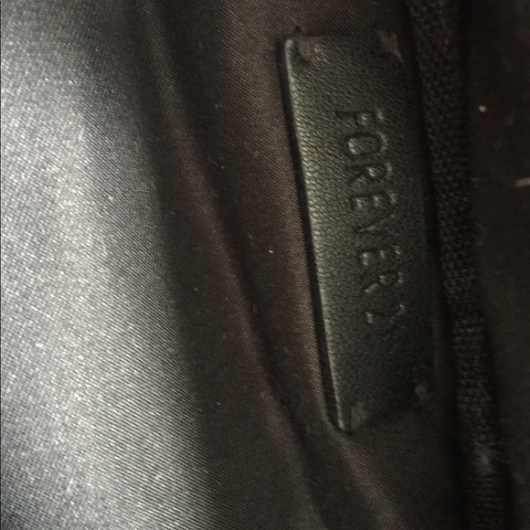 Fluffy fanny pack - Forever 21 - Picture 3 of 3